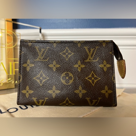 Louis Vuitton Monogram Poche Toilette 15 Cosmetic Pouch - Picture 2 of 10